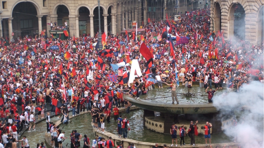 Η Γένοβα γιορτάζει - Στα... σαλόνια του ιταλικού ποδοσφαίρου ξανά οι «ροσομπλού»