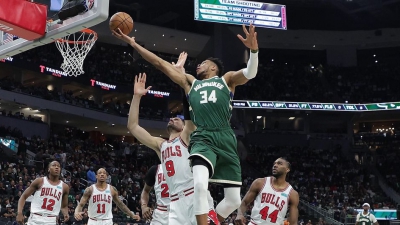 Με 30αρη Γιάννη δεν... χάνεις - Στα ημιτελικά της Ανατολής οι Μπακς, έκαναν το 4-1 κόντρα στους Μπουλς! (video)