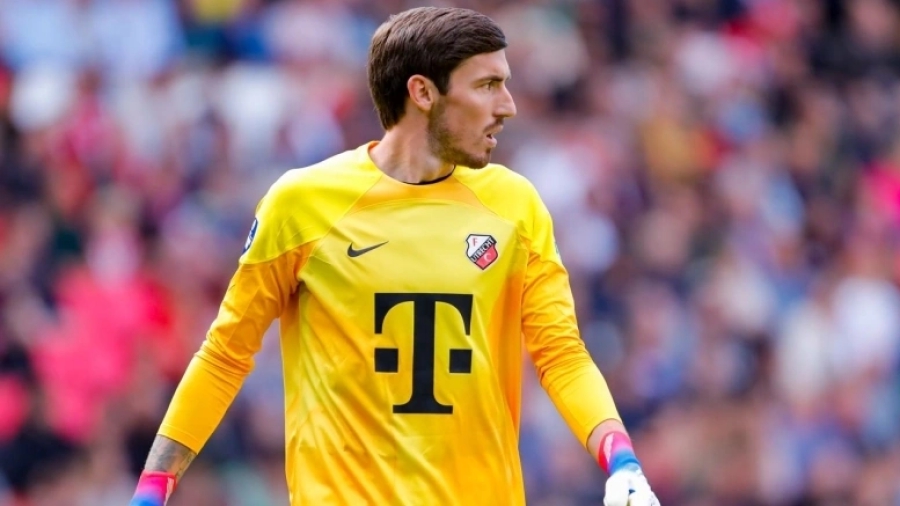 Ο Μπάρκας απέκρουσε πέναλτι, ο διαιτητής έδωσε επανάληψη και ακολούθησε προσωρινή διακοπή λόγω ρίψης αντικειμένων!