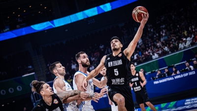 Ελλάδα - Νέα Ζηλανδία 40-48 (24'): Ο Ίλι «τρυπώνει» κάτω από τη... φτερούγα του Παπαγιάννη! (video)