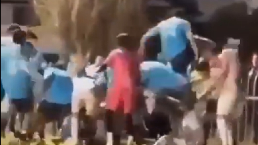 ΕΠΣ Δωδεκανήσου: Δολοφονική κλωτσιά παίκτη σε κεφάλι αντιπάλου, τον έστειλε στο νοσοκομείο! (video)