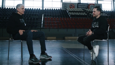 Γήπεδο ζωής: Ο Παναγιώτης Γιαννάκης συναντά τον Λευτέρη Πετρούνια (video)