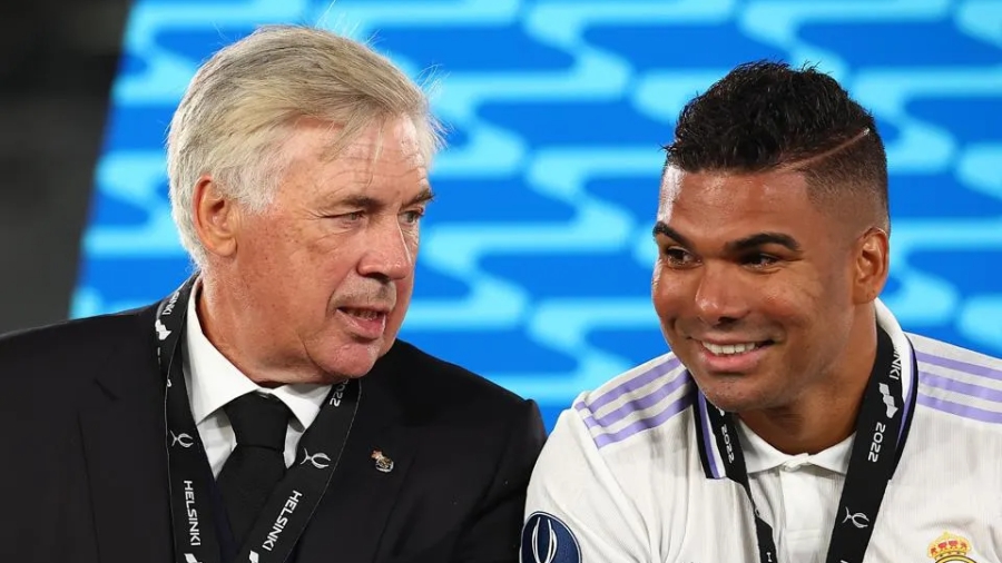 «Σκέψου το ξανά, δεν θέλω να φύγεις»: Όταν ο Καζεμίρο πήγε να ακυρώσει τη Γιουνάιτεντ, λόγω Αντσελότι!