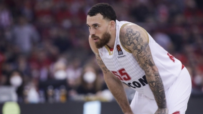 Τζέιμς για πρόεδρο Μπούργος: «Δεν θα γονάτιζα για κανέναν»