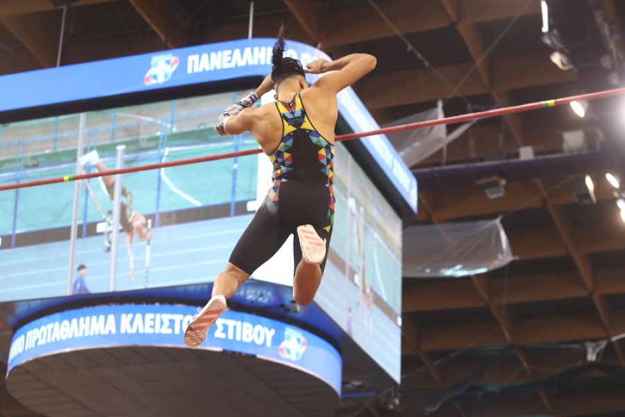 Με ρυθμό και έντονο χειροκρότημα ο Καραλής στα 5,73 μ.