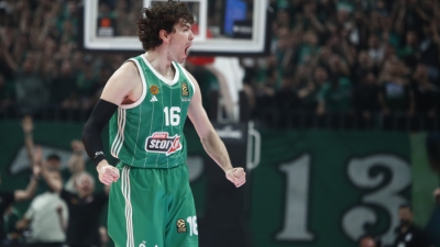 Ο Όσμαν τραγούδησε στα ελληνικά το σύνθημα: «Στο Άμπου Ντάμπι θα ‘ρθω, Πανάθα για σένα»