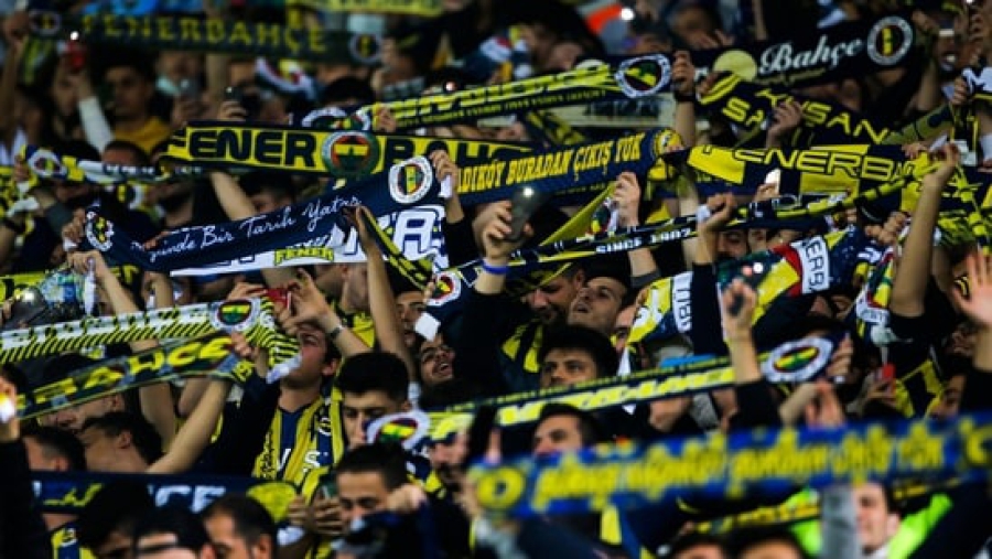 Συνθήματα υπέρ του Πούτιν από τους φιλάθλους της Φενέρμπαχτσε στον αγώνα με Ντιναμό Κιέβου (video)