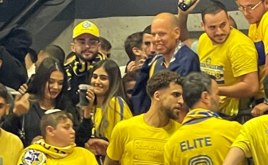 Ουίλμπεκιν: Παρακολούθησε την αγαπημένη του Μακάμπι μαζί με τους οπαδούς της