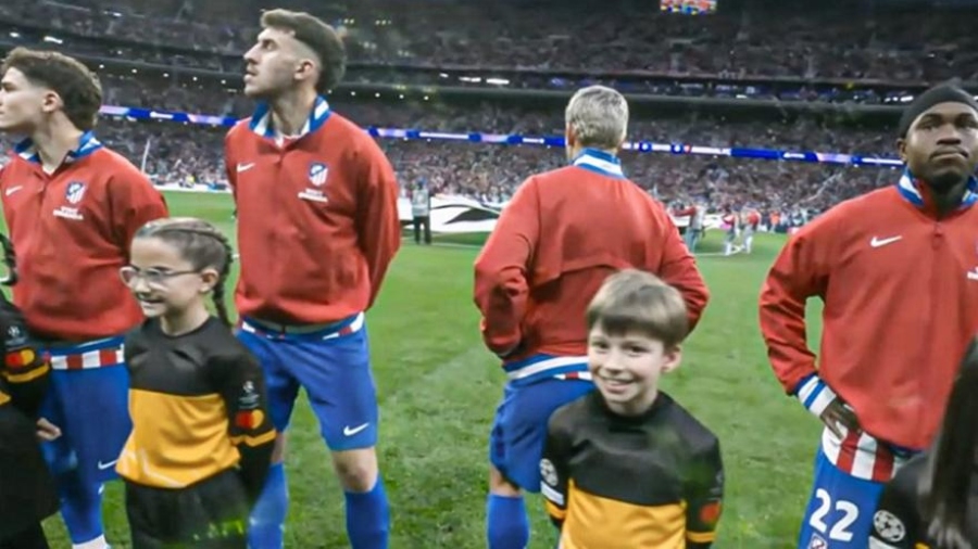 Ο Γκριεζμάν γύρισε την πλάτη στην ανάκρουση του ύμνου του Champions League για να απολαύσει τους οπαδούς (pic)