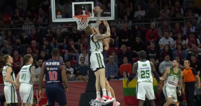 Ο Μπαλτσερόφσκι ξέρει πώς να προστατεύει τη ρακέτα του! (video)