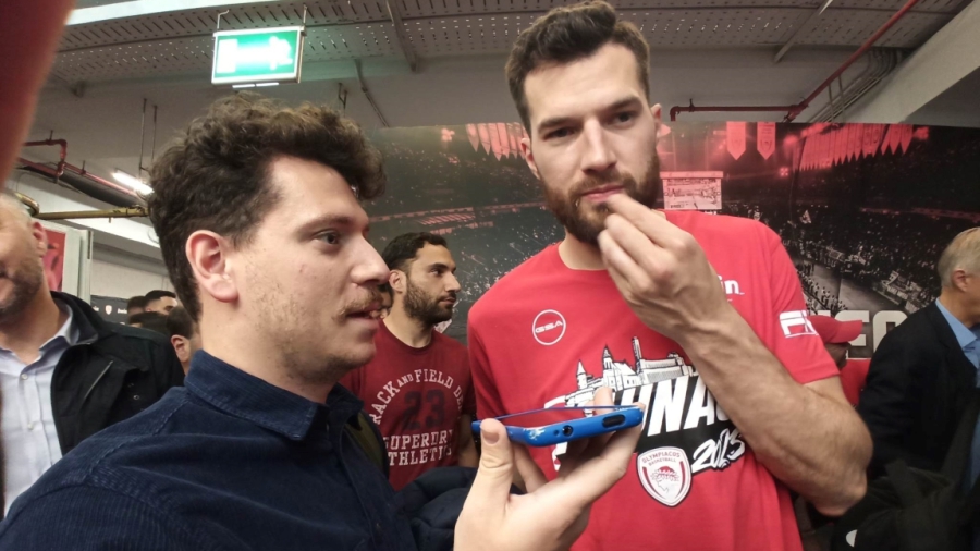 Ο Άλεκ Πίτερς στο BN Sports: «Αγαπάμε ο ένας τον άλλον – Θα μπορούσαμε να παίζουμε όλη μέρα σε τέτοια ατμόσφαιρα»