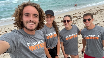 Στέφανος Τσιτσιπάς: Πριν μπει στα court, καθάρισε την παραλία του Μαϊάμι!