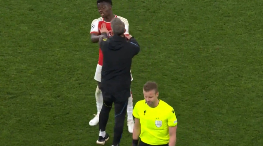 Το απίθανο φινάλε στο Άρσεναλ – Μπάγερν: Το πέναλτι που ζήτησε ο Σάκα και οι «τρελές» διαμαρτυρίες στον διαιτητή! (video)