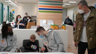 Επισκέφθηκε το «Μητέρα» η ΚΑΕ Παναθηναϊκός (video)