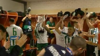 Παναθηναϊκός: Χαμός στα αποδυτήρια μετά την κατάκτηση του Κυπέλλου (video)