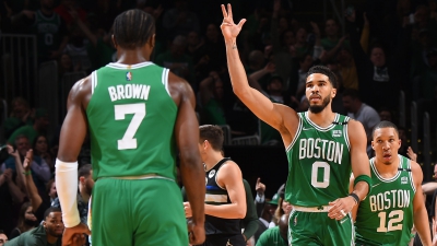 «Μυθικοί» Σέλτικς έκαναν το 1-1 με... 20αρα επί των Μπακς του Γιάννη Αντετοκούνμπο! (video)