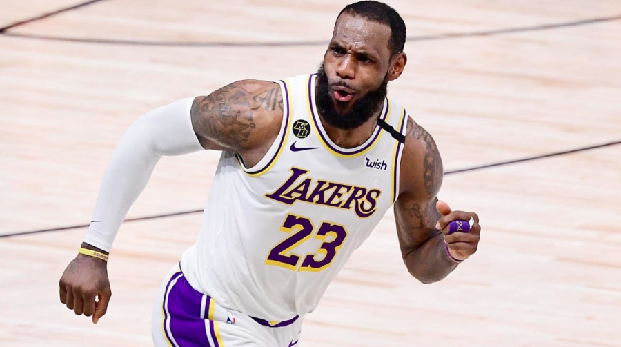 NBA: Η καρφωματάρα του Λεμπρόν κόντρα στους Ρόκετς που σήκωσε στο πόδι τον πάγκο των Λέικερς! (video)