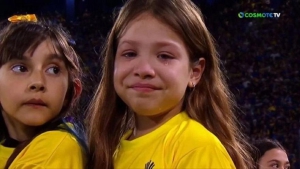 Το «ηφαίστειο» του Μπομπονέρα και τα δάκρυα ενός μικρού κοριτσιού! (video)
