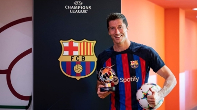 Ρόμπερτ Λεβαντόφσκι: Ασταμάτητος και στη Βαρκελώνη – Πρώτος παίκτης στο Champions League με χατ-τρικ σε τρείς διαφορετικές ομάδες (video)