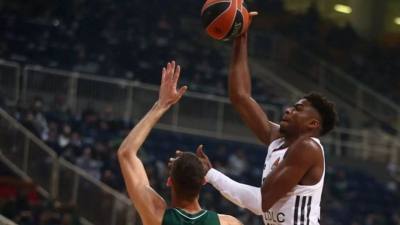 Euroleague: Το κάρφωμα της βραδιάς στο ΟΑΚΑ από τον Κώστα Αντετοκούνμπο (video)