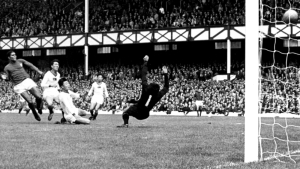 Το Μουντιάλ του Εουσέμπιο: Όταν γύρισε μόνος του ένα ματς με τέσσερα γκολ! (video)