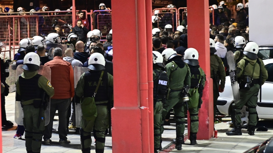 Χειρουργήθηκε ο αστυνομικός που τραυματίστηκε στα επεισόδια του Ολυμπιακός – Παναθηναϊκός, κρίσιμες οι επόμενες μέρες