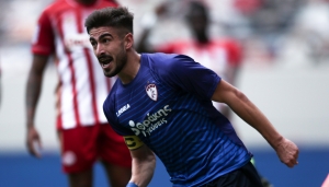 Δημήτρης Πινακάς: Ο έκτος «Λαρισαίος» που κάνει το απευθείας δρομολόγιο για Πειραιά, πατά στα «ίχνη» του Βασίλη Καραπιάλη!