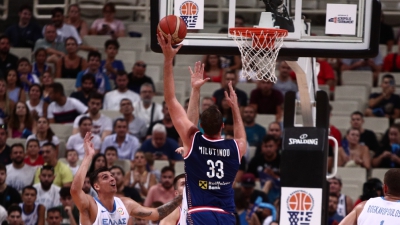 Ελλάδα - Σερβία: Κυρίαρχος των αιθέρων στο πρώτο ημίχρονο ο Μιλουτίνοφ! (video)