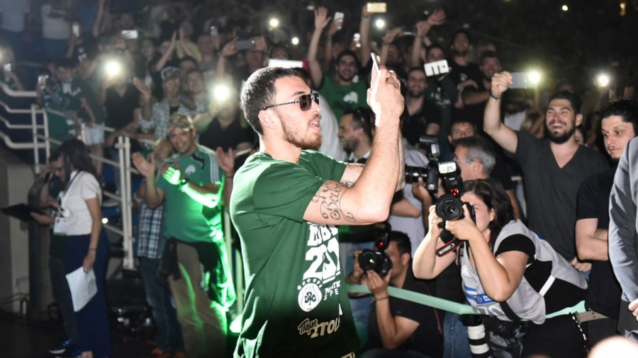 Μάικ Τζέιμς: Ο... τρελός τα έχει 400 και απειλεί τον Ολυμπιακό (video)