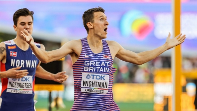 Παγκόσμιο Πρωτάθλημα Στίβου: «Έγραψε ιστορία» ο Γουίτμαν στα 1.500μ, με εκφωνητή της κούρσας τον πατέρα του! (video)