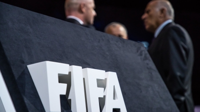 Αχόρταγοι μεταξύ τους, FIFA και ατζέντηδες συνεχίζουν τη μεταξύ τους κόντρα...