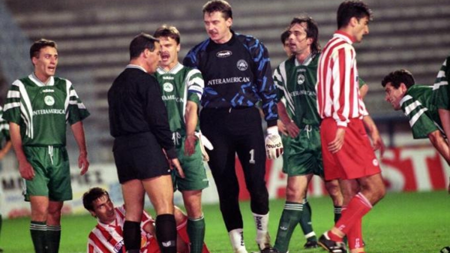 Ολυμπιακός – Παναθηναϊκός 1-0, 1996: Το ντέρμπι που έμεινε στην ιστορία ως η «βραδιά του Παπουτσέλη» (video)