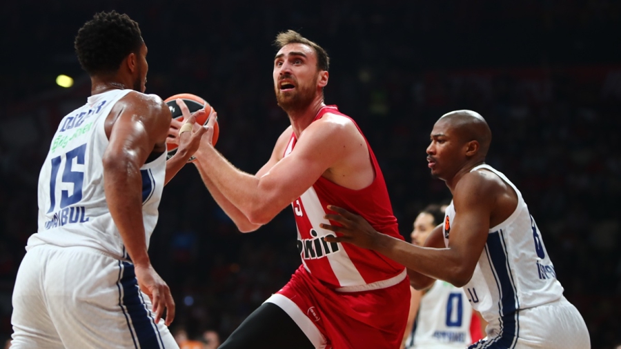 Η Εφές.. μίλησε τελευταία: Έχασε στο φινάλε και πρώτη εντός έδρας ήττα για τον Ολυμπιακό!