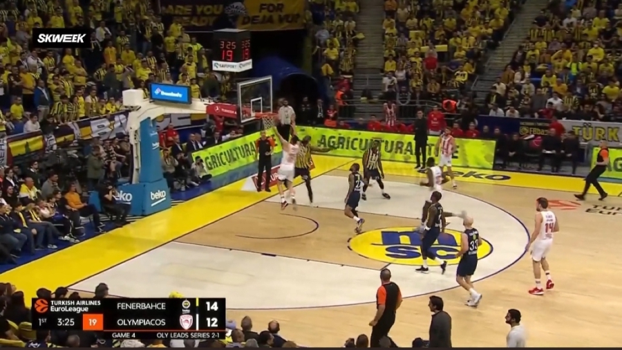 Φενέρμπαχτσε - Ολυμπιακός: Τρομερό κάρφωμα του Παπανικολάου - Έκανε poster τον Τζεκίρι! (video)