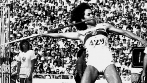 Όταν το ακόντιο της Σοφίας Σακοράφα έσκιζε τον ουρανό των Χανίων με κατάληξη ένα… Παγκόσμιο ρεκόρ! (video)