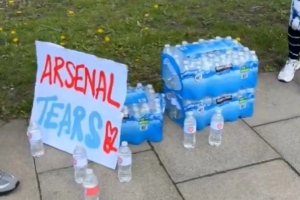 Μία Άρσεναλ να την πιεις στο... μπουκαλάκι: Το κακό έρχεται στο Λονδίνο, τα «δάκρυα» προς πώληση κι ο τίτλος πάει στο Μάντσεστερ!