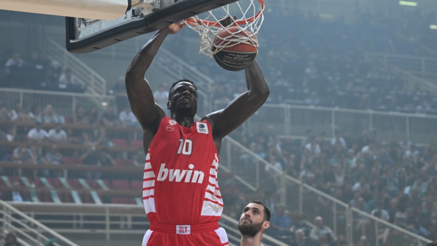 Ολυμπιακός: Έβγαλε μέρος της προπόνησης ο Φαλ και κάνει αγώνα… δρόμου για Μπαρτσελόνα