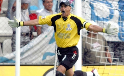 Μιγκέλ Καλέρο: Ο κίπερ της Πατσούκα που «σκόραρε» με το καπέλο!