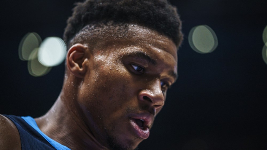 Live από το «Mediolanum Forum»: Ο Giannis ζεσταίνεται ενόψει Ιταλίας (video)