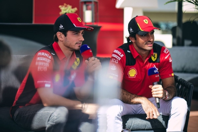Οι Σάινθ και Λεκλέρ θα μείνουν στην Ferrari και μετά το 2024!