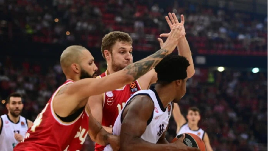 Μετά από τον Γκούντουριτς «κοιτάζει» και παίκτη του… Ολυμπιακού η Αρμάνι!