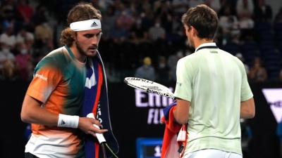 Australian Open: «Λύγισε» ο Τσιτσιπάς μπροστά στον εξαιρετικό Μεντβέντεφ! (video)