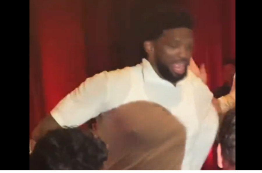 Ο Τζοέλ Εμπίντ παντρεύτηκε και οι χορευτικές του κινήσεις «έκλεψαν» την παράσταση! (video)