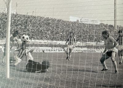 Η μέρα που η ΑΕΚ του Λουκά Μπάρλου απογειώθηκε με το 6-1 επί του Ολυμπιακού (video)