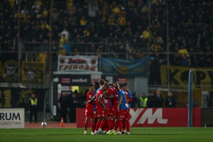 VAR, ισοπαλία και κοπάνα: Διά πυρός και... Ρέλβας απόδραση η ΑΕΚ - Στο 98' «γαντζώνεται» στην κορυφή!