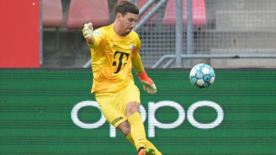 Σπάρτα Ρότερνταμ - Ουτρέχτη: Η Eredivisie έγινε… Super League – Δέχτηκε αντικείμενο από την εξέδρα ο Μπάρκας!