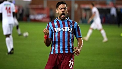 Τραμπζονσπόρ – Φερεντσβάρος 1-0: Το έκανε ξανά – Έδωσε την πρόκριση με γκολάρα Μπακασέτα! (video)