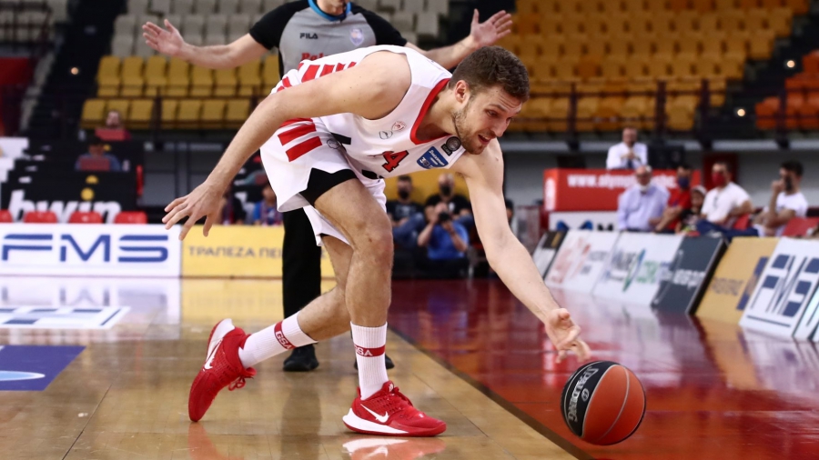 Βεζένκοβ: «Αποτυχημένη η χρονιά αν δεν πάρουμε το πρωτάθλημα»