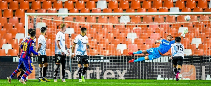 Ο Μέσι κάνει τα σύνθετα να μοιάζουν τόσο απλά (video)