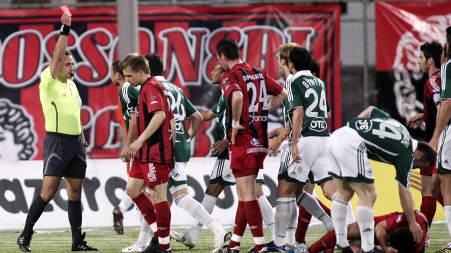 Μπούσι – Παπαδόπουλος: Ένα φτύσιμο που εξελίχθηκε σε «φτου σου» και σχηματισμό δικογραφίας! (video)